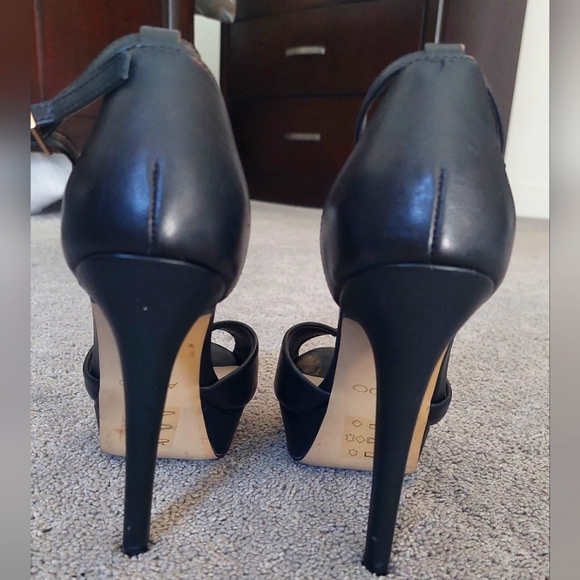 Black and Gold Heels - Picture 3 of 4